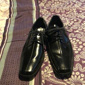 Black Stacy Adam dress shoes
